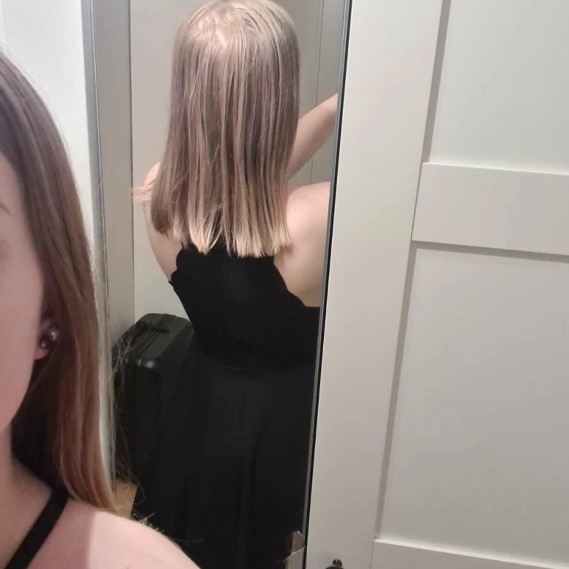 Svart klänning i nyskick strl 14-15år - 91