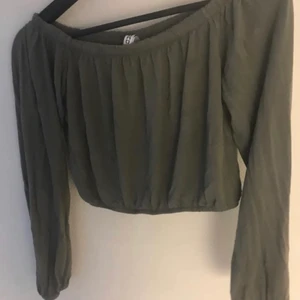 Off-shoulder  - Använd fåtal gånger