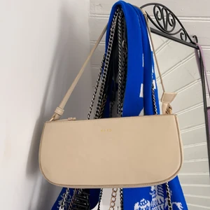 Väska - Baguette väska! Köparen står för frakt 