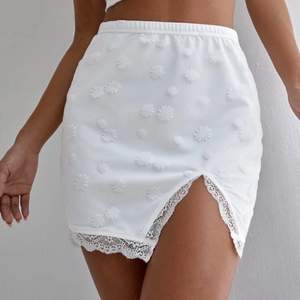 Så fin och snygg vit kjol, nyskick