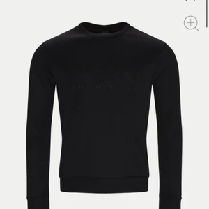 Helt ny hugo boss tröja  - Lång ärmad hugo boss tröja med svart tryck orginal pris 1100kr 