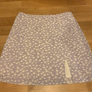 Hej - Jag har andvänt kjolen 2 gånger den är jätte fin men jag har tröttnat på den