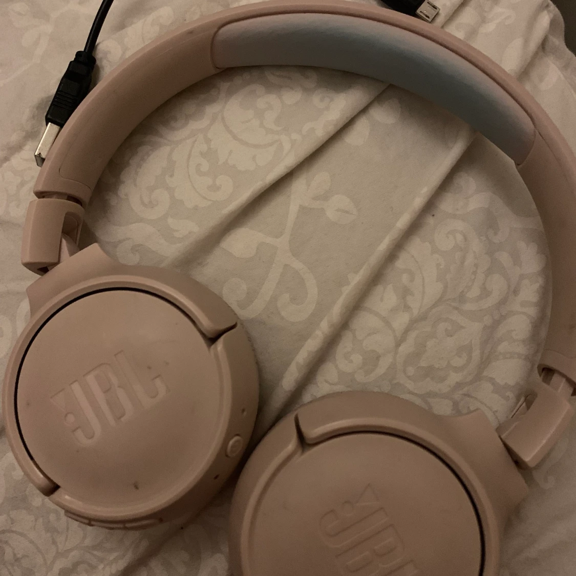 JBL hörlurar ljusrosa 