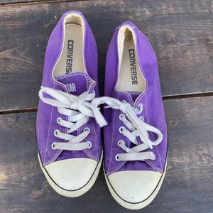 Converse strl 38 - Obs! Fortfarande till salu pga oseriösa köpare.. Converse i använt skick (se bilder). Osäker på äkthet då jag fått dem. Köpare står för frakt. 