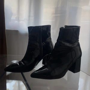 Låg klack - Super snygga i bra skick. 