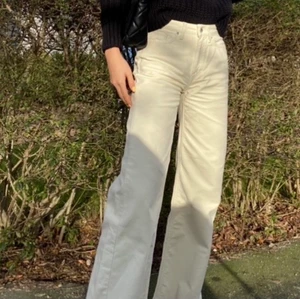Beiga jeans - Frakr ingår i priset! Supersnygga beiga jeans från Tiger of Sweden. Nästan helt oanvända. skriv för fler bilder om så skulle önskas 😝❤️ 100% bomull