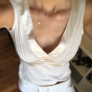 Somrigt linne  - Så fint vintage linne med silkesdetaljer 😍😍