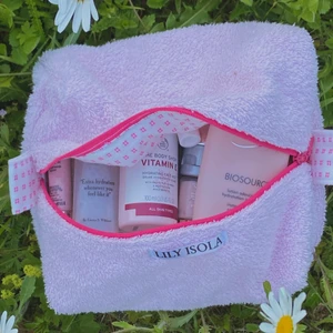 Necessär - Necessär/sminkväska i ett rosa frottétyg 💗