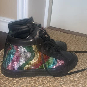 Philipp Plein sneakers  - Storlek 37, äktahetsbevis finns och även boxen till skorna:) lite använda så ser i princip nya ut:)