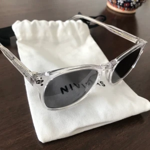 Solgalsögon från NIVIDAS - Solglasögon köpta från butiken NIVIDAS i Stockholm för 1000kr. I nytt skick. Unisex.