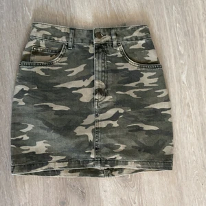 Jeans kjol - Jeanskjol från pull&bear, knappt använd