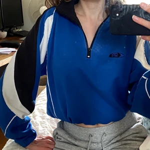 Tröja💙💙 - Sååå fin sweatshirt som jag endast säljer då jag har för mycket kläder! Superfin verkligen💙