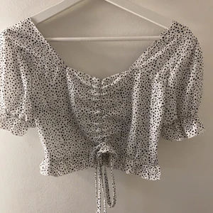 Prickig blus❤️ - Oanvänd blus!🌟🌟 så fin!!