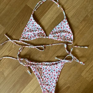 Bikini - En super fin bikini som jag älskar men som är lite för små i bysten på mig, rekommenderar till er med A-B kupa, XS/S! 💕💕