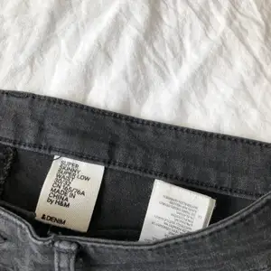 Super skinny, super low H&M jeans gråa. Använda fåtal ggr, bra skick