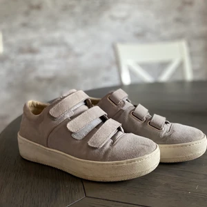 Gråa sneakers från Jim Rickey - Bra skick! Storlek 37. 