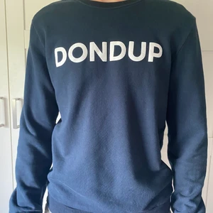 Dondup - En dondup tröja jag köpte på nk för 1500 kvitto finns, str m cond 9/10