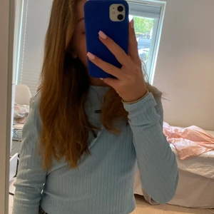 Lång armad tröja - Blå fin långarmad tröja jätte skön aldrig andvändt för har en liknade 