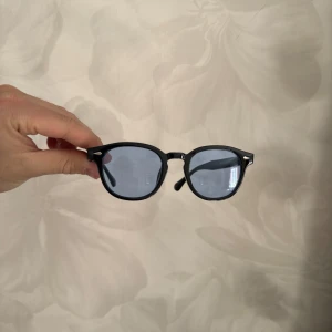 Schysta glasögon  - Schysta glas ögon med blås linser 