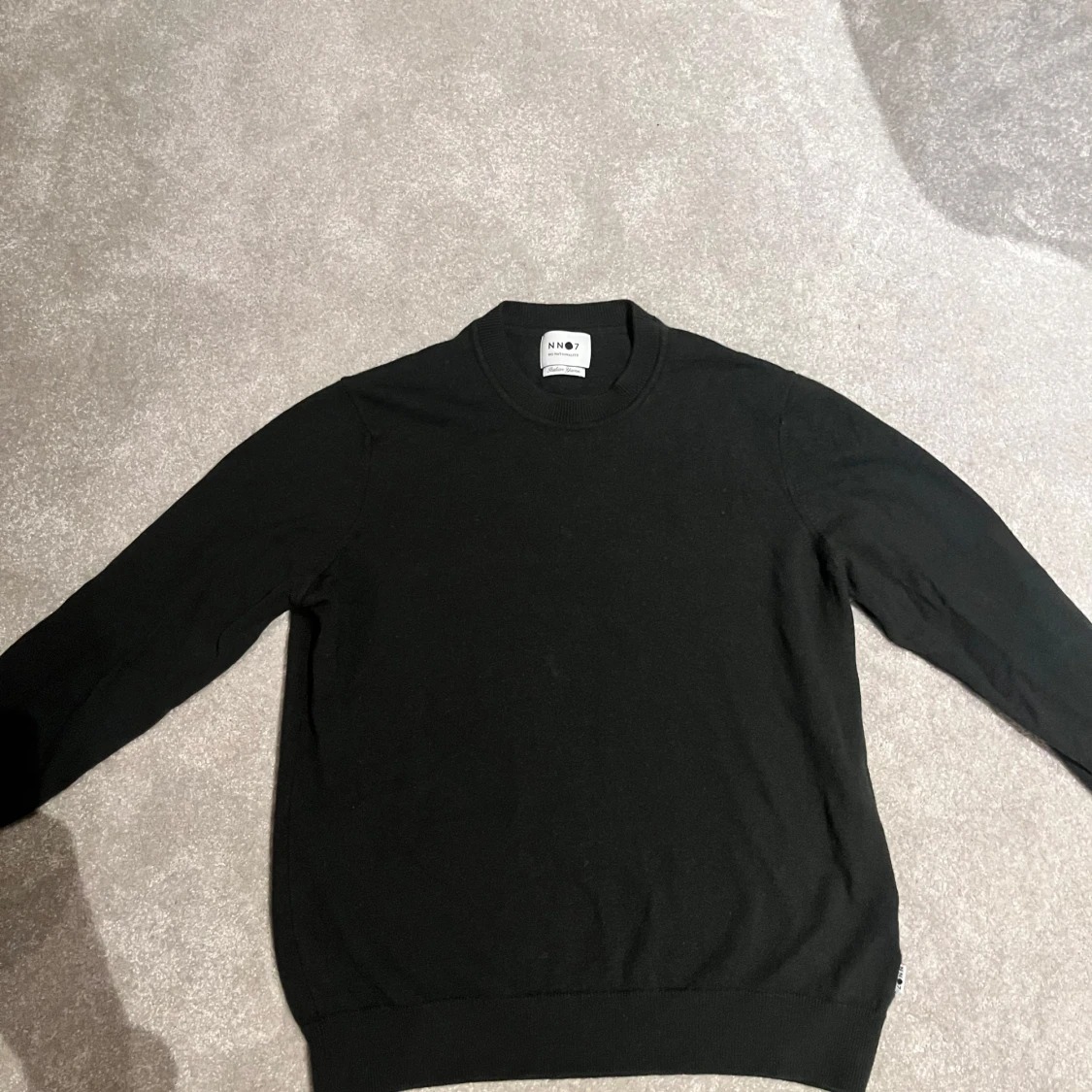 Svart stickad tröja från NN07