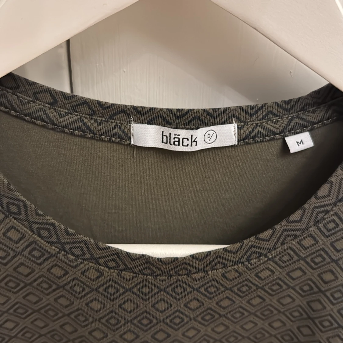 Mönstrad t-shirt från Bläck - 1