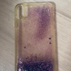Glitter mobilskal - Mobilskal med glitter som rör på sig💗 passar iphone xs max💗kontakta vid intresse! betalning via swish💗