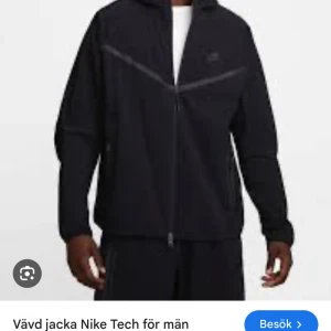 Nike tech storlek S - Säljer för 400kr kan diskuteras om pris original pris är 1500kr  . Helt ok skick