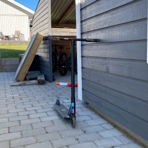 Sparkcykel - Bra skick det är bara lite skråmor under men det syns inte. Den är ett och ett halft år gammal.