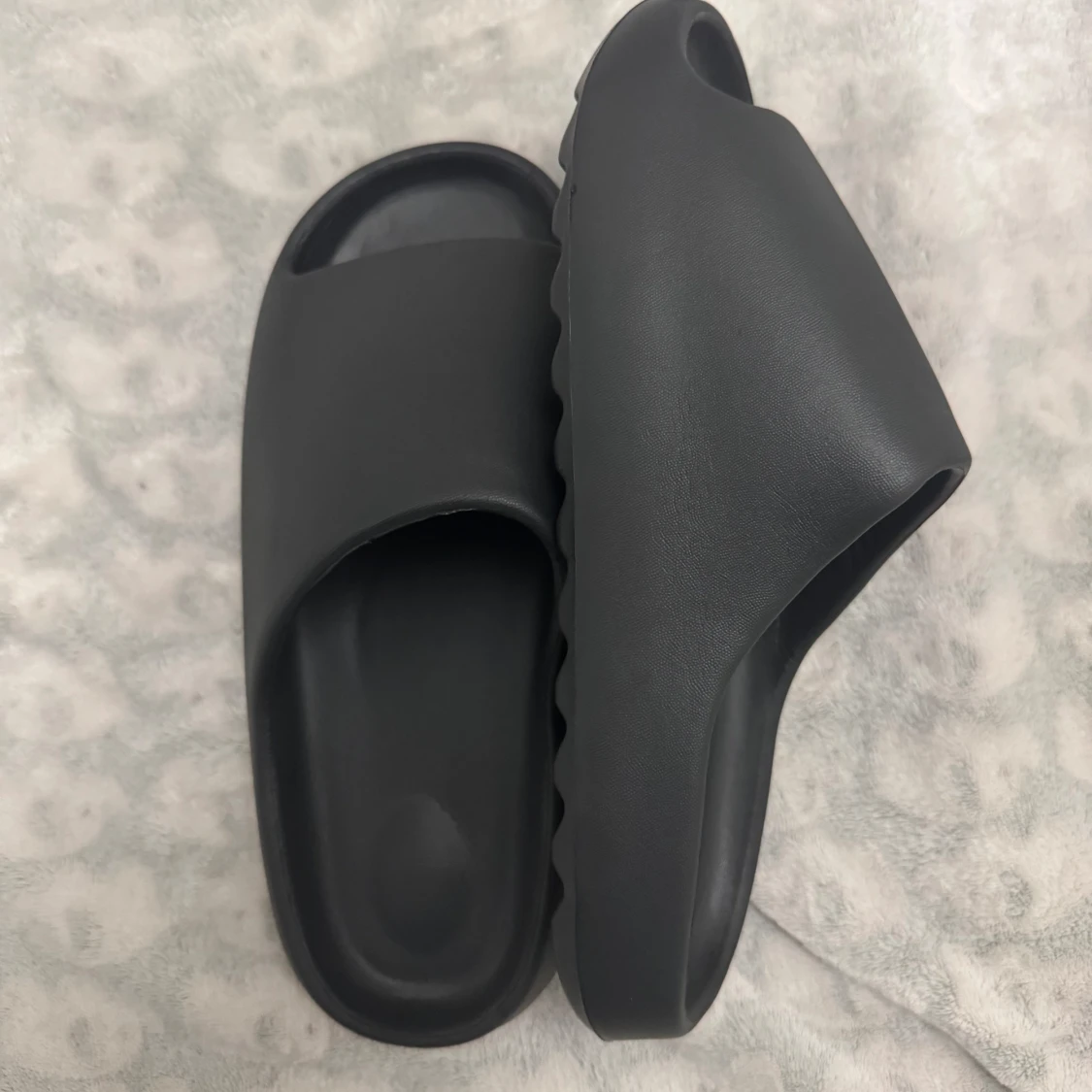 Svarta slides sandaler - 1