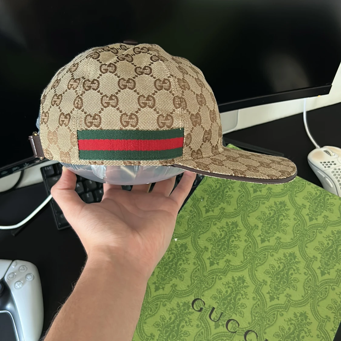 Gucci keps med GG-mönster och grön-röd rand - 2