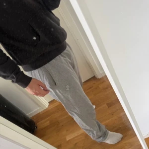 OVO mjukisbyxor - Väldigt bra skick! Storlek M 