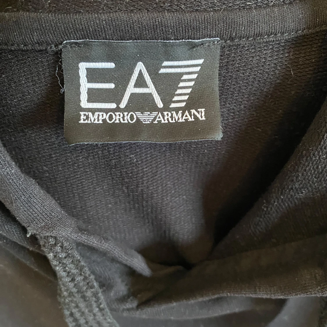 Svart hoodie från Emporio Armani EA7 - 2