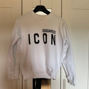 Vit sweatshirt från Dsquared2 med tryck - Vit sweatshirt från Dsquared2.