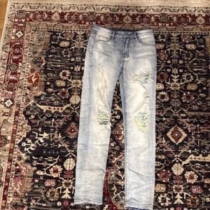 dsquared2 jeans herr -  Vita slitna jeans storlektjugonio bra skick 