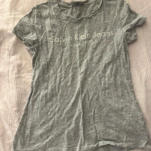 Calvin Klein t shirt  - Bra skick 