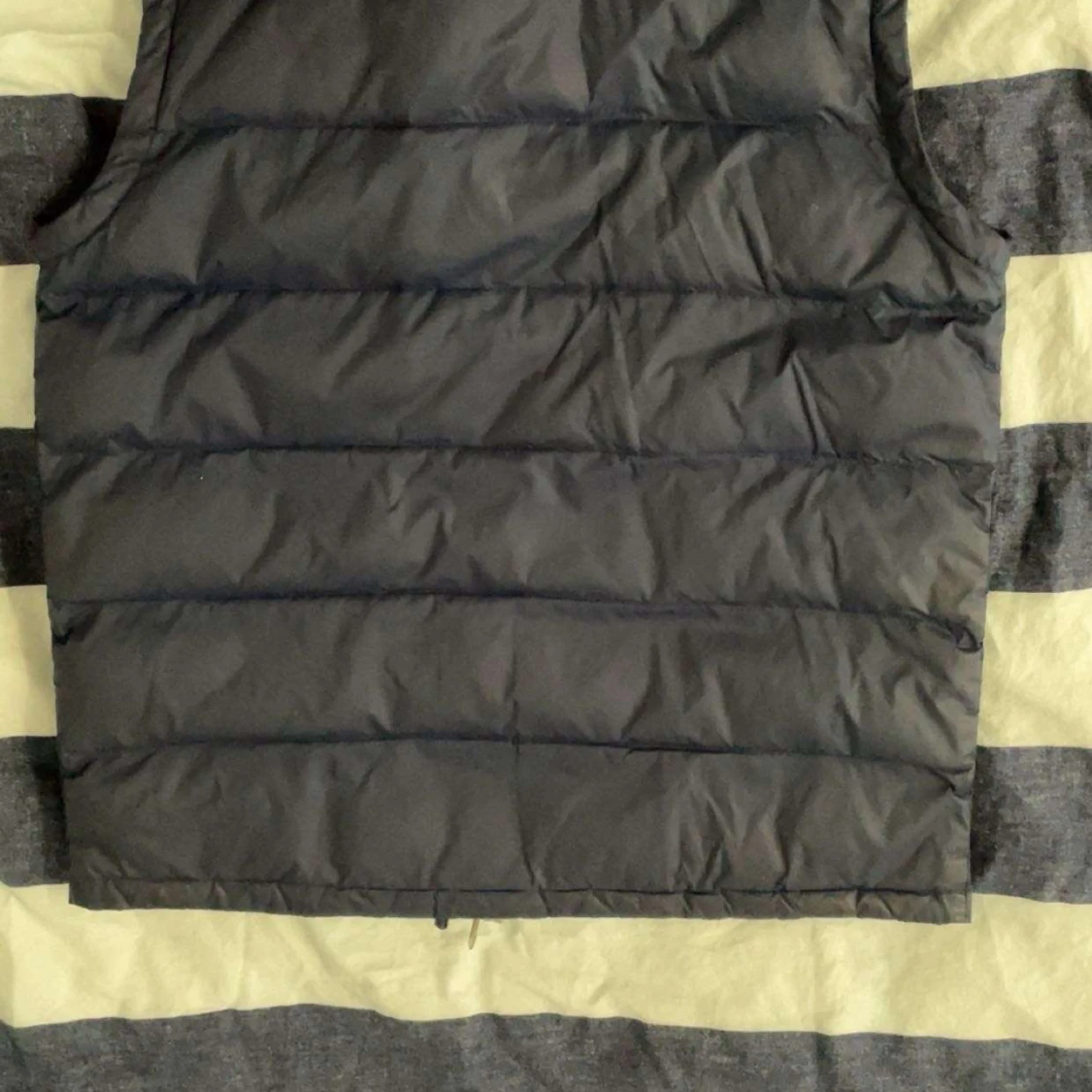 Mörkblå dunväst från Gant - 1