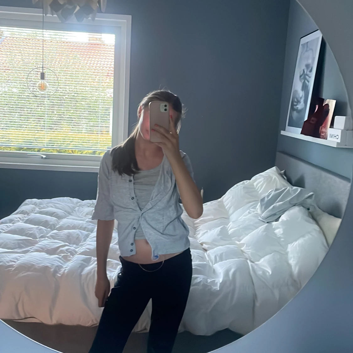 Ljusgrå kofta med kort ärm