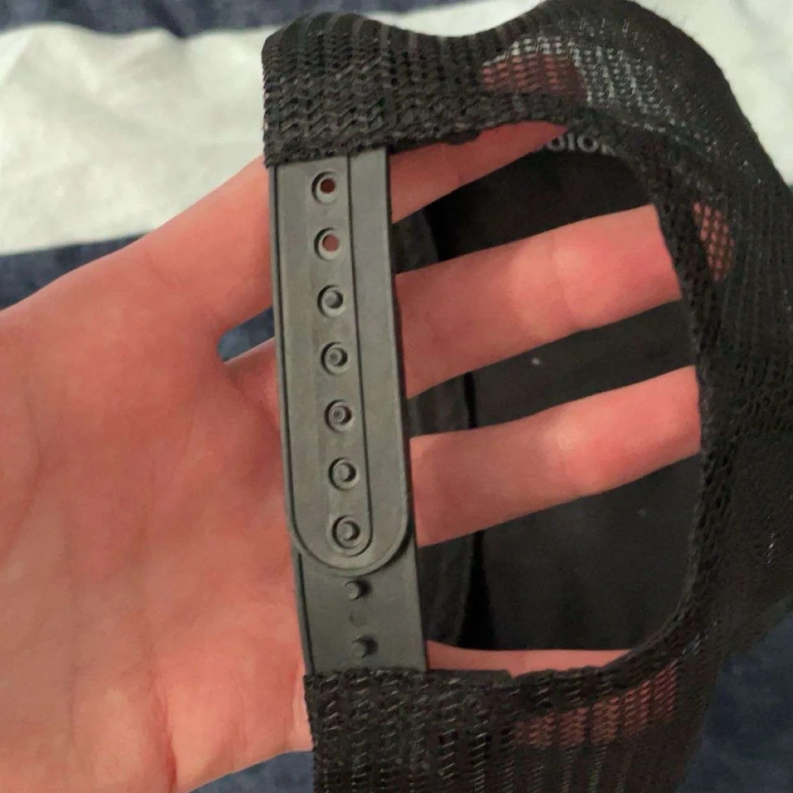 Svart keps från Maggiore med sammetskänsla - 2