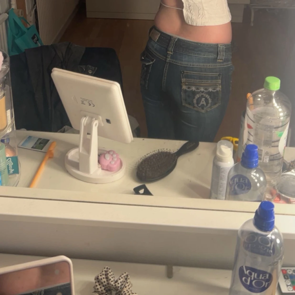 Blåa jeans med fina detaljer  - 1