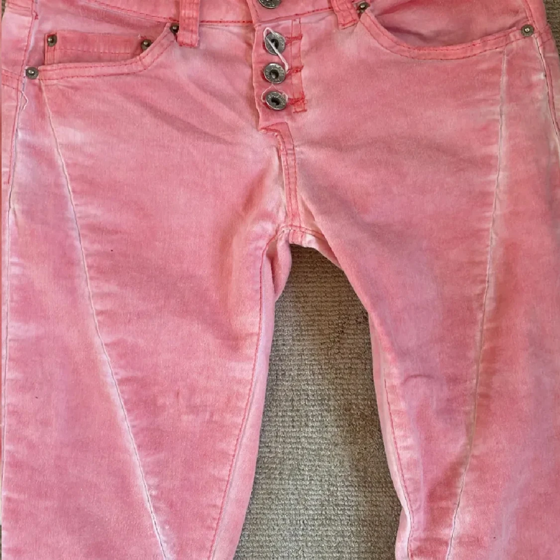 Rosa bootcut jeans med vita paneler från Place du Jour - 4