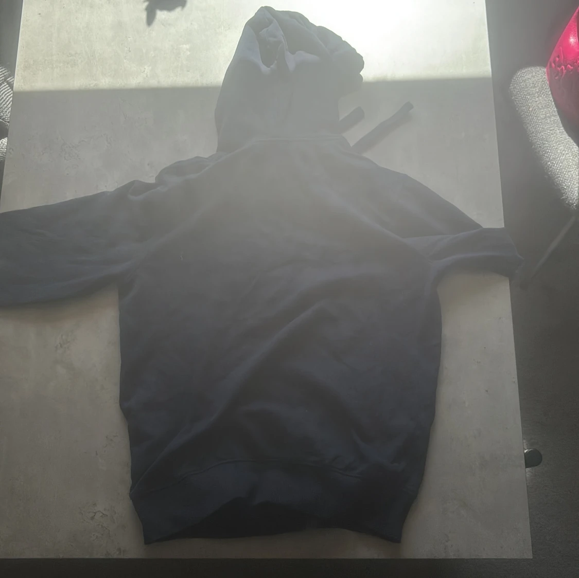 Mörkblå hoddie  - 1