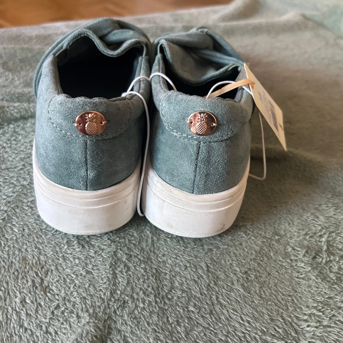 Gröna slip-on sneakers från Pernilla Wahlgren - 3