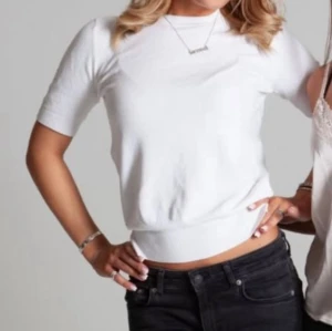 Zara topp - Jättesöt topp från Zara i Stl 36 som inte kommer till användning 🙌🏼😍Sitter lite tightare vid midjan