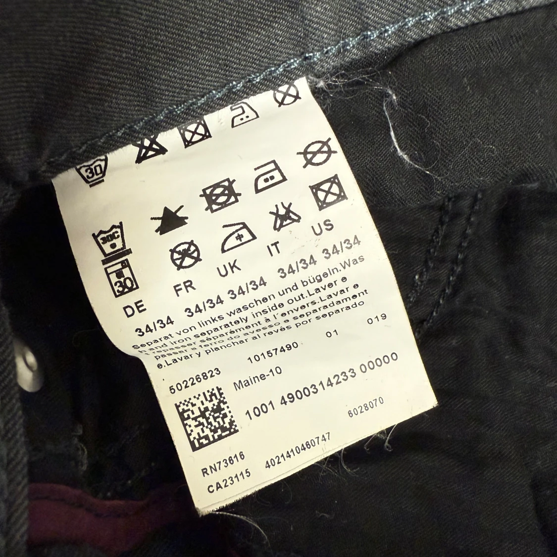 Mörkgrå jeansbyxor från Hugo Boss - 2