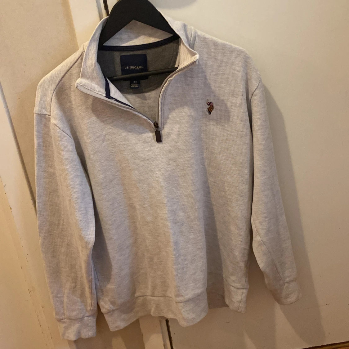 Ljusgrå halvzip tröja från U.S. Polo Assn. - 1