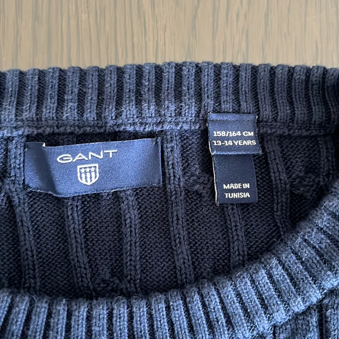Mörkblå kabelstickad tröja från GANT - 2