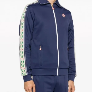 Casablanca zip navy - Säljer en navy casablanca tröja köpt på nk i somras, skick som ny 