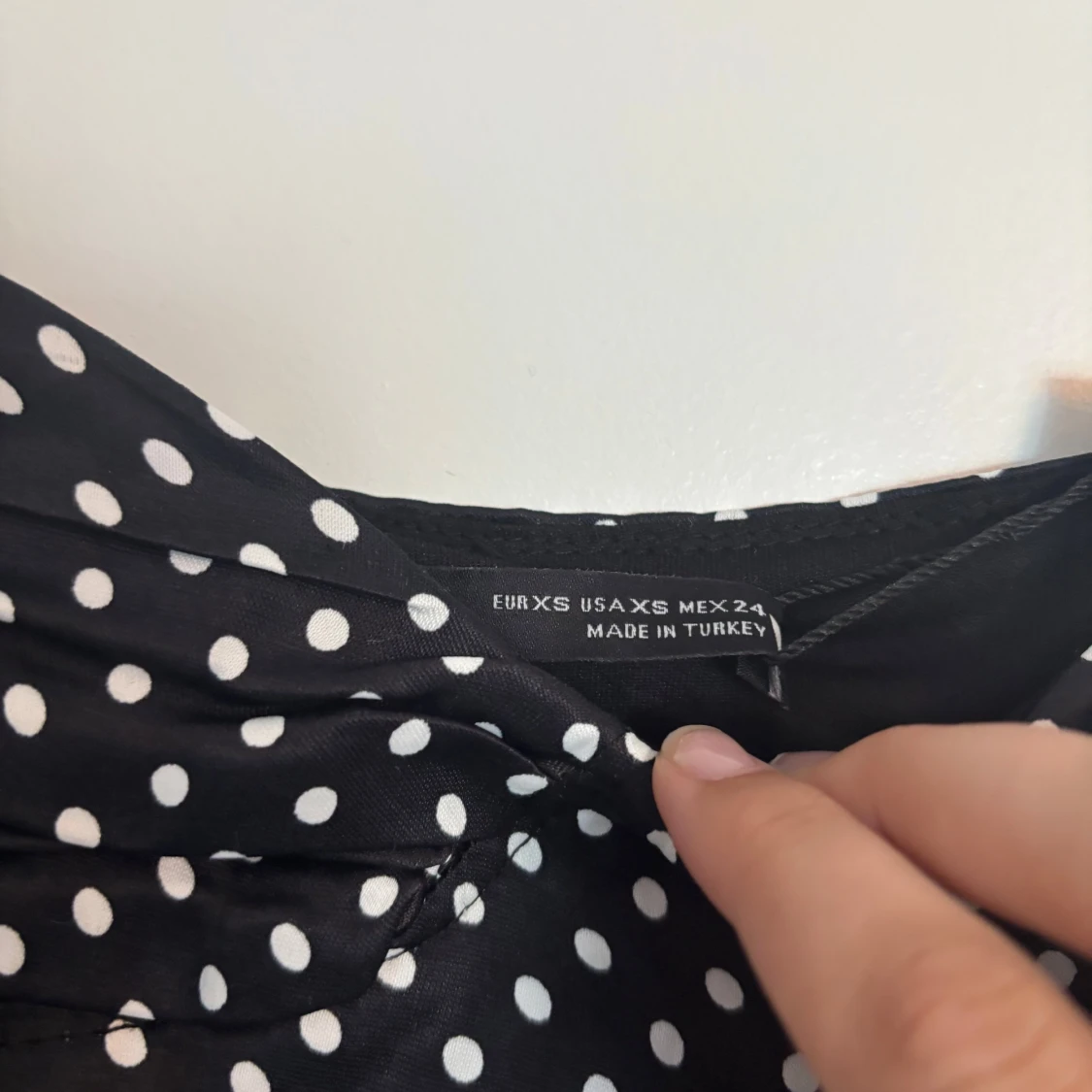 Svart prickig body från Zara - 1