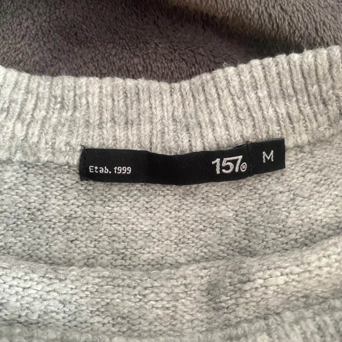 Ljusgrå stickad tröja från 157 - 1