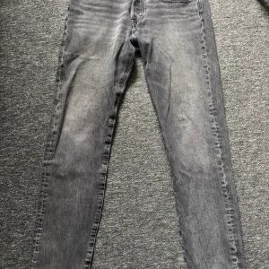Levi's 501 grå jeans W32 L34 - Levis 501 modell i storlek 32/34 